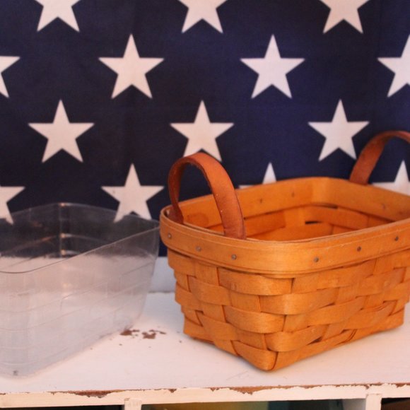 Longaberger 7 in Leather Handled Basket with Plastic Tray Insert - Picture 6 of 7